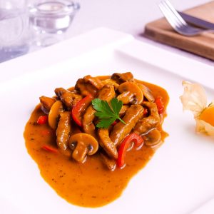 BOEUF STROGONOW (2 PORCJE)